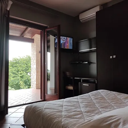 Maglioferro Bed and Breakfast Κοράτο